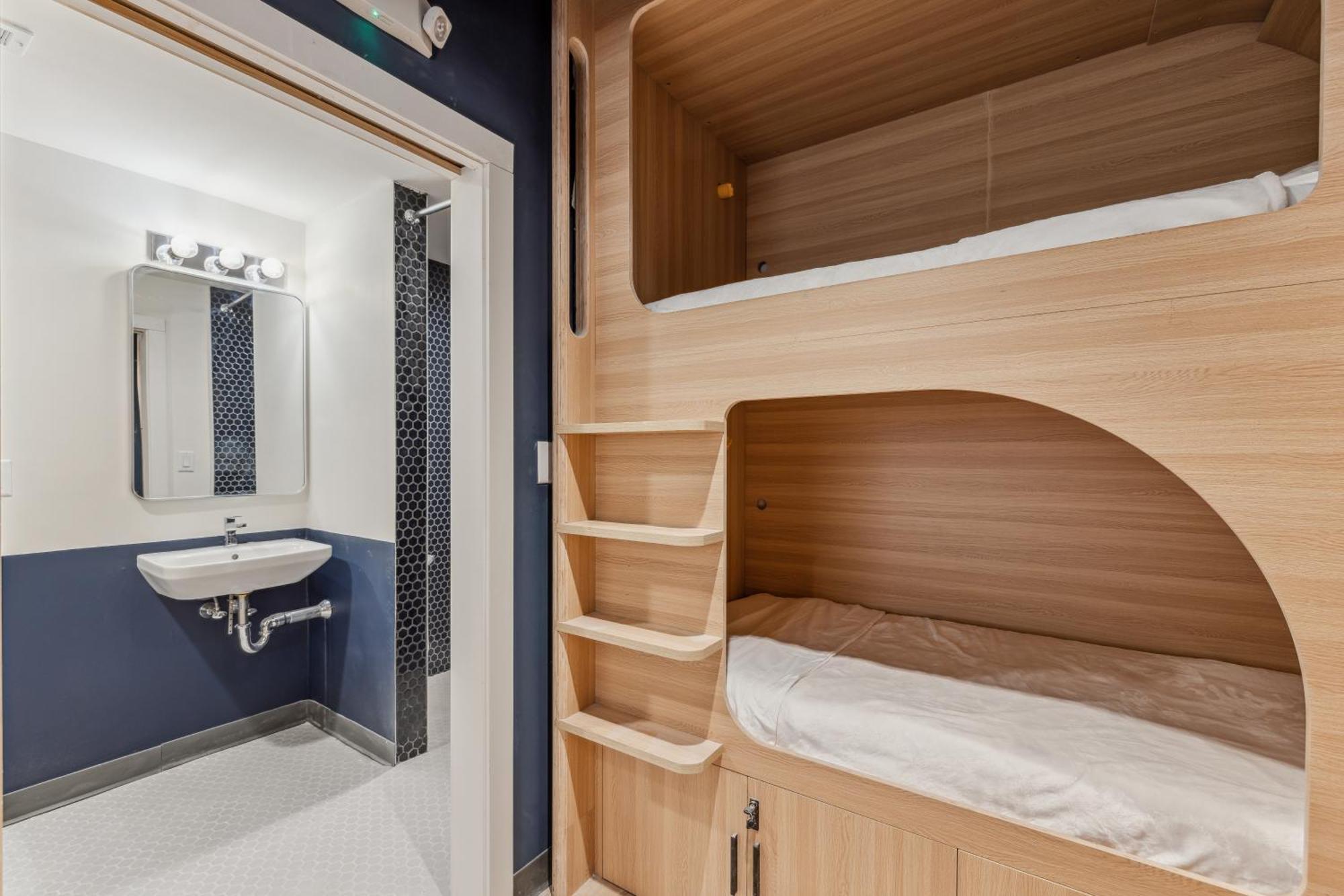 Chambre Quadruple avec Salle de Bains Privative